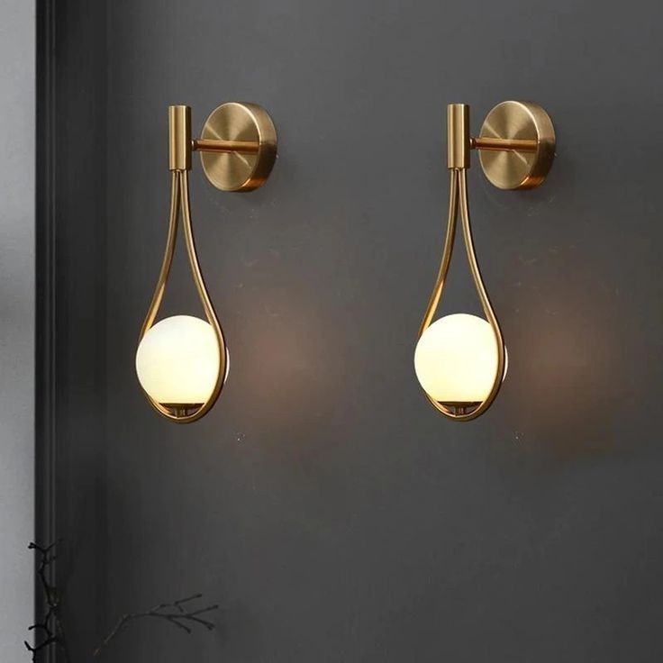 Heritage Halo – Glass & Brass Wall Lamp