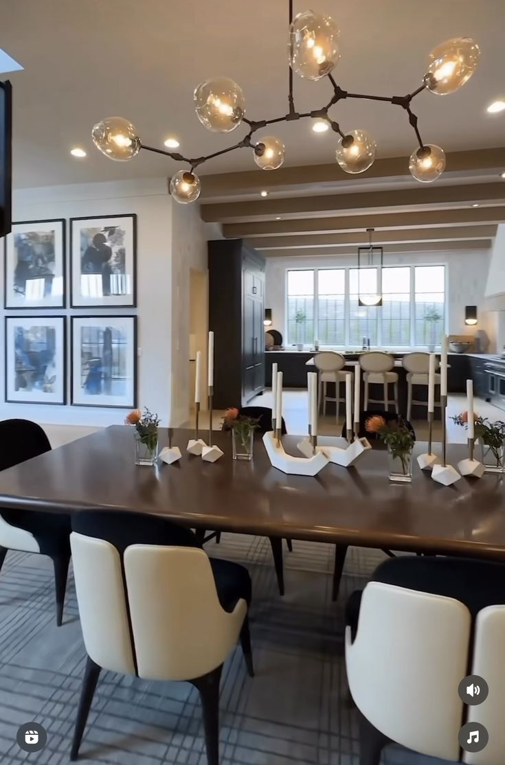 Noir Luxe – 8-Light Black Glass Chandelier